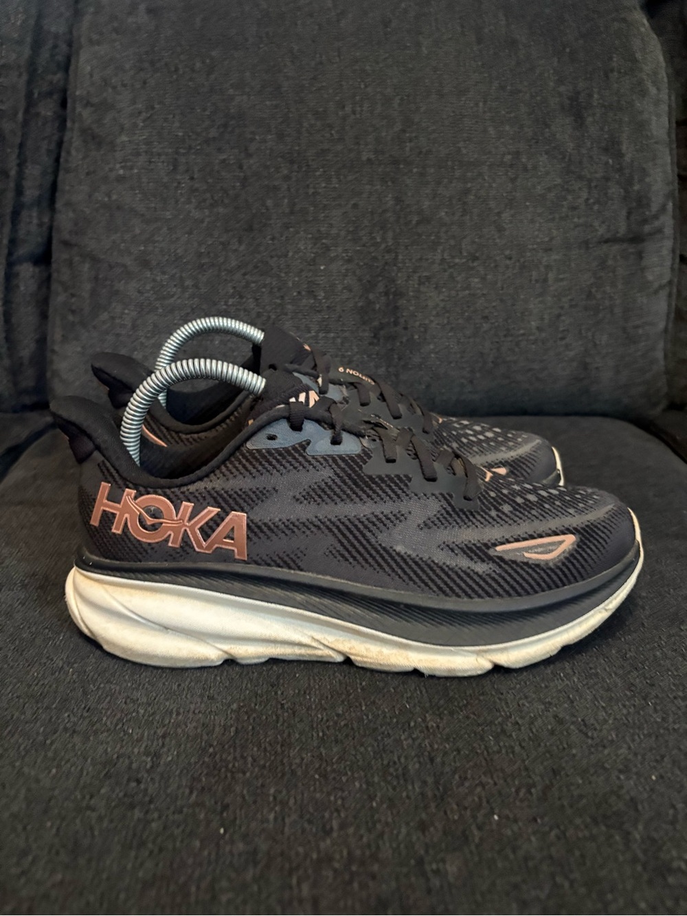 Hoka One One Clifton 9 Running Shoes Womens 8.5 Black Rose Gold 1127896